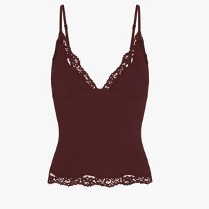 SKIMS FITS EVERYBODY LACE S CAMI NWT OXBLOOD